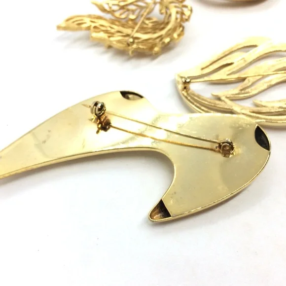 !!SOLD!! VINTAGE BROOCHES LOT OF 5 MONET CROWN TRIFARI GOLD TONE LEAF ABSTRACT - Picture 13 of 14